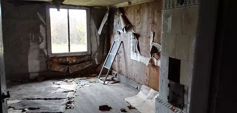 Why Selling a Distressed House Through Traditional Methods Fails in Little Rock